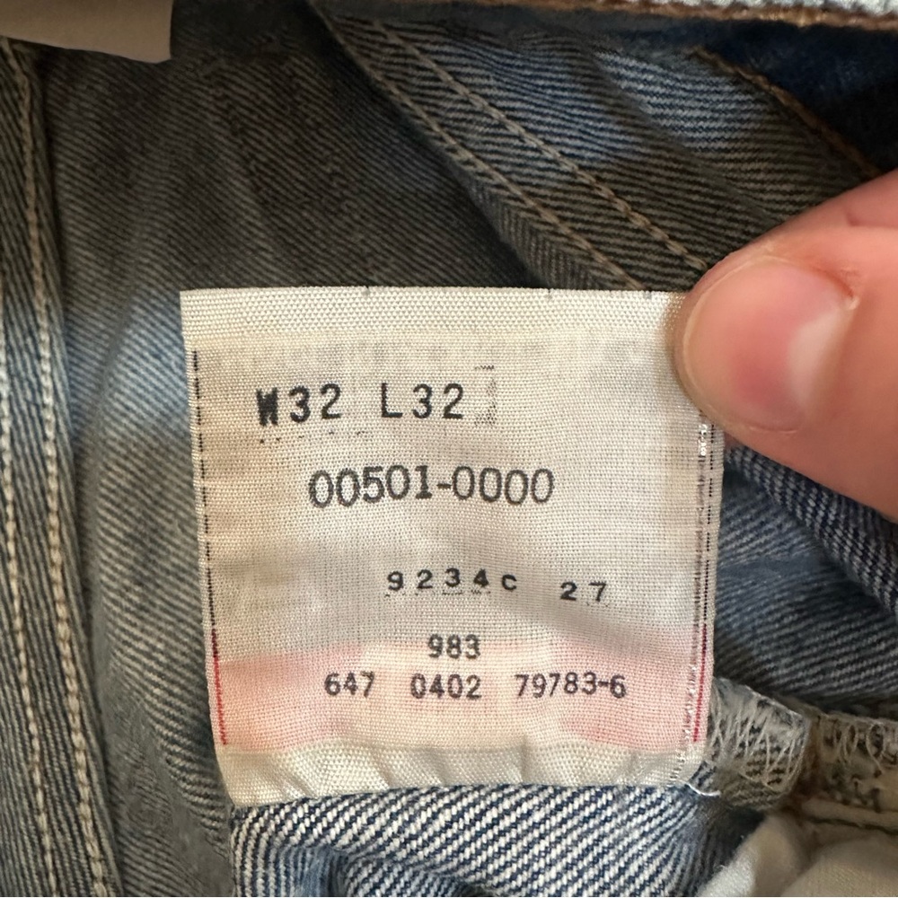 💚 Vintage Levi’s 501 Blue Distressed Jeans (W32 L32) (35) - Picture 9 of 11